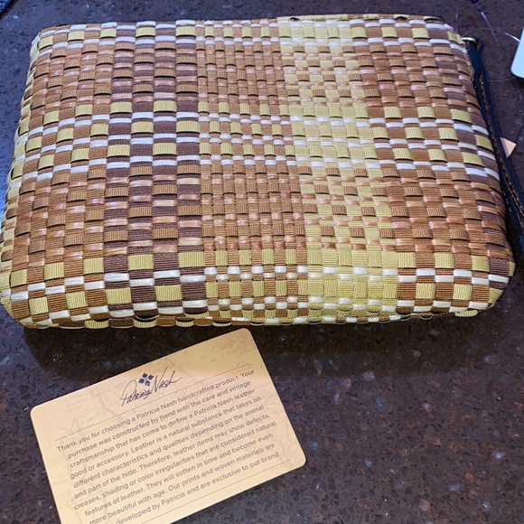 New with tags Patricia Nash nice large wristlet - Picture 4 of 7